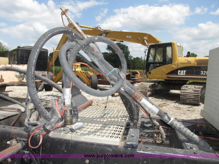 image for item F7469 1984 Freightliner Conventional FLC 120 semi truck