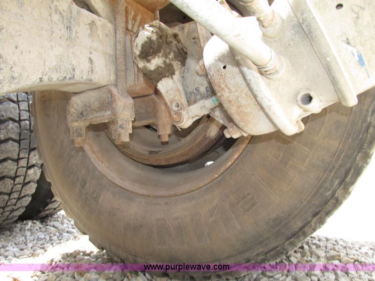 image for item F7469 1984 Freightliner Conventional FLC 120 semi truck