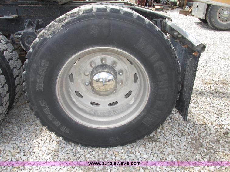 image for item F7469 1984 Freightliner Conventional FLC 120 semi truck