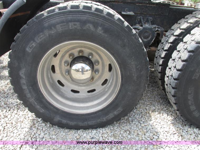 image for item F7469 1984 Freightliner Conventional FLC 120 semi truck