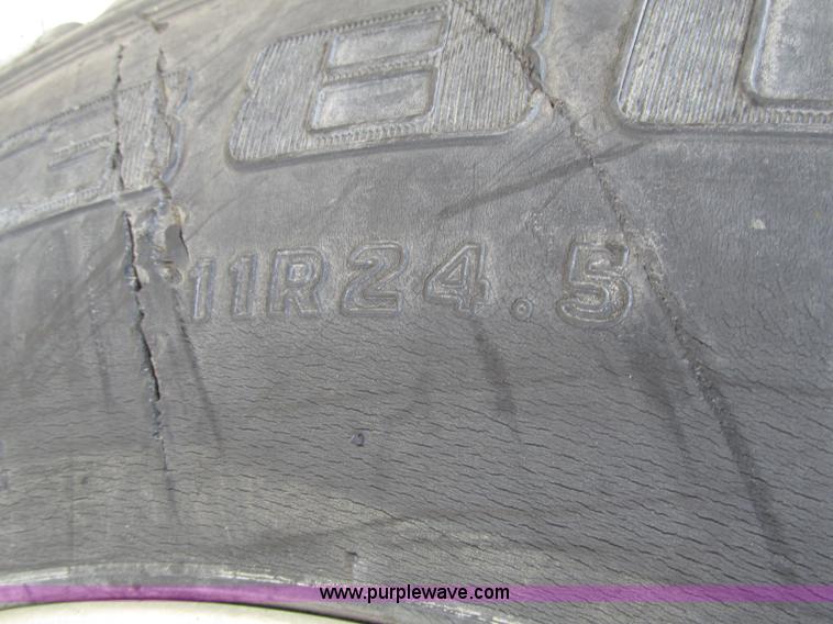 image for item F7469 1984 Freightliner Conventional FLC 120 semi truck