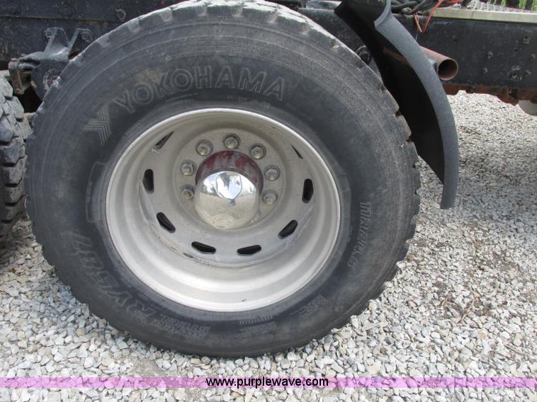 image for item F7469 1984 Freightliner Conventional FLC 120 semi truck