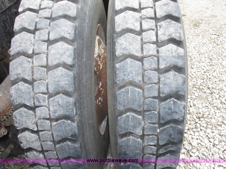 image for item F7469 1984 Freightliner Conventional FLC 120 semi truck