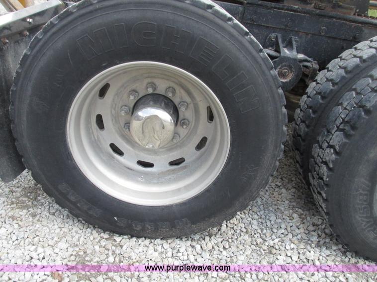 image for item F7469 1984 Freightliner Conventional FLC 120 semi truck