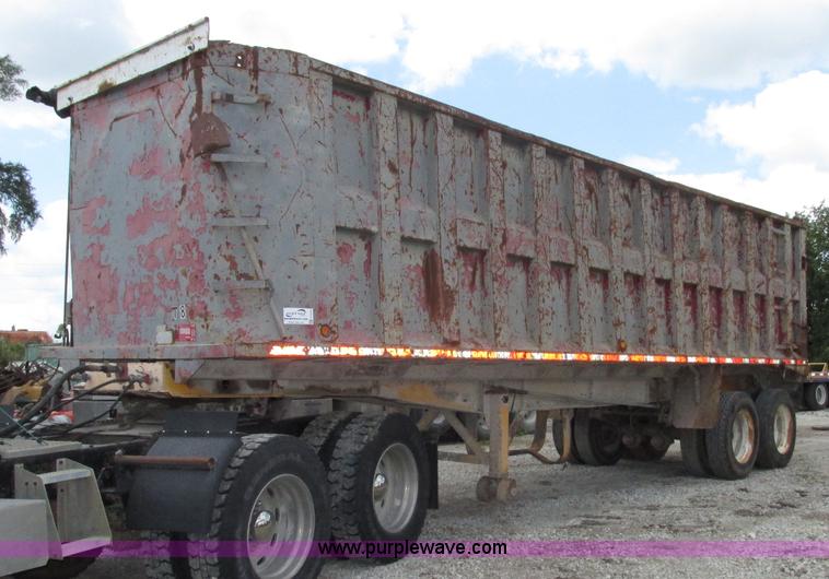 image for item F7470 1995 Borco end dump trailer