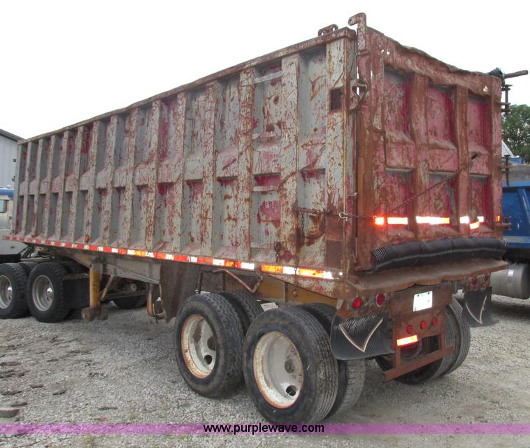 image for item F7470 1995 Borco end dump trailer