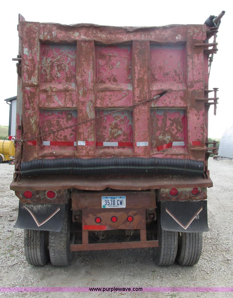 image for item F7470 1995 Borco end dump trailer