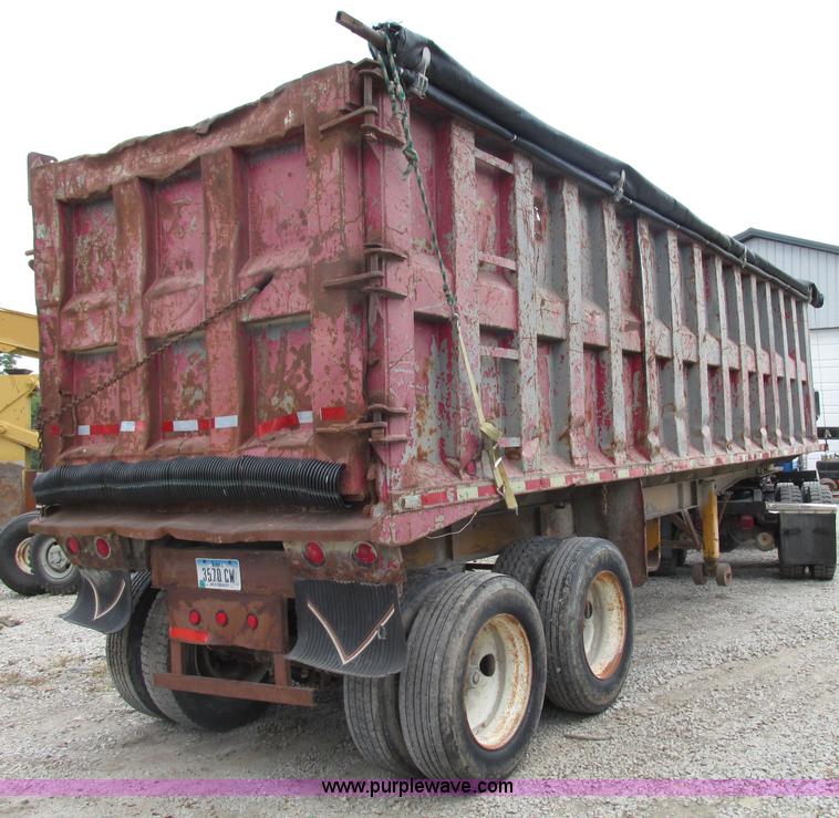 image for item F7470 1995 Borco end dump trailer