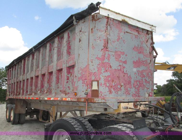 image for item F7470 1995 Borco end dump trailer