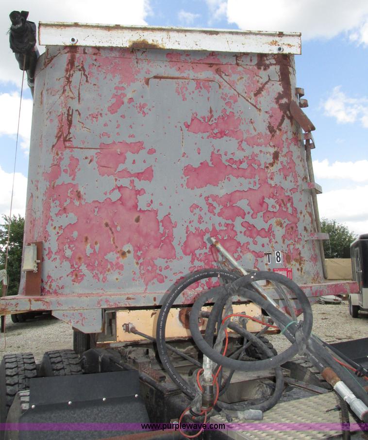 image for item F7470 1995 Borco end dump trailer