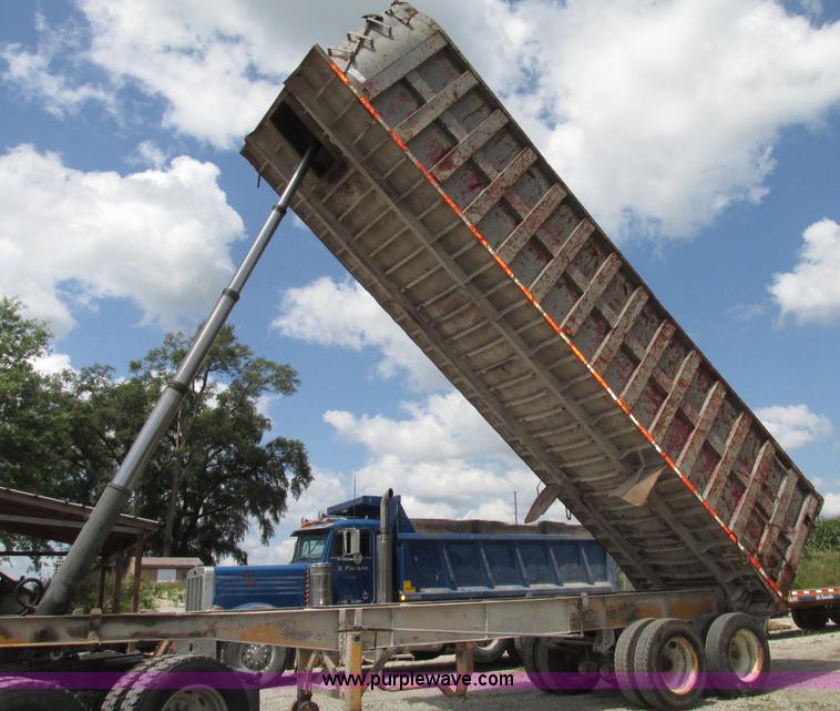 image for item F7470 1995 Borco end dump trailer