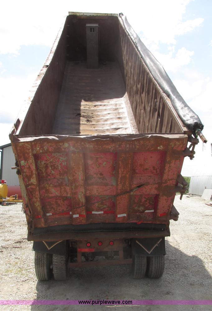 image for item F7470 1995 Borco end dump trailer
