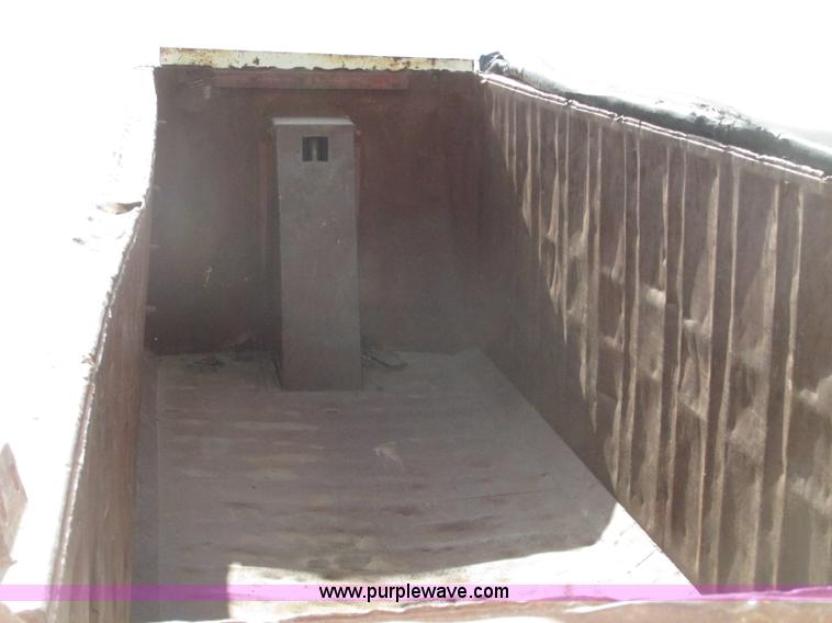 image for item F7470 1995 Borco end dump trailer