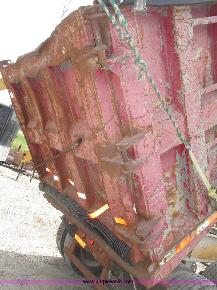 image for item F7470 1995 Borco end dump trailer