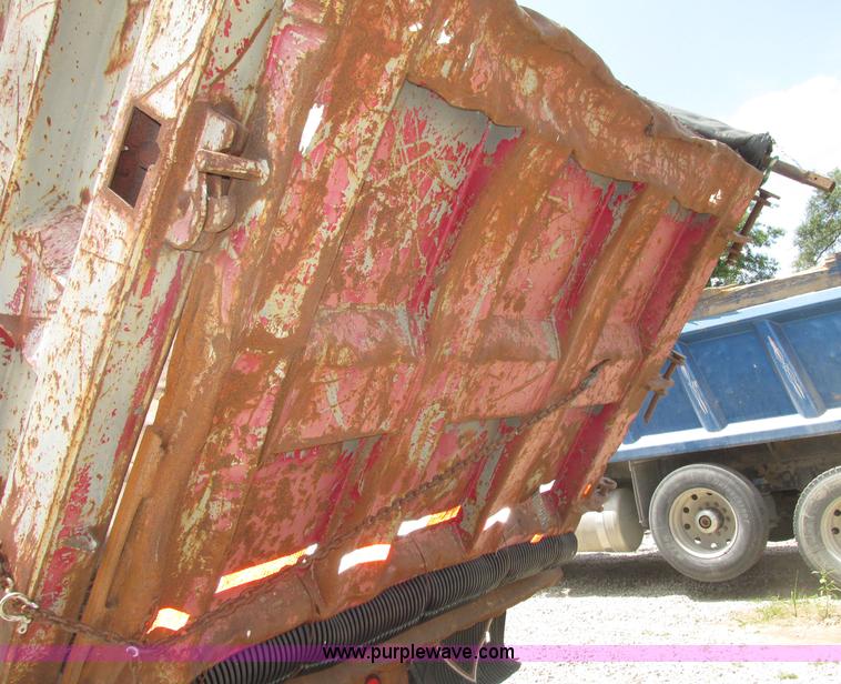 image for item F7470 1995 Borco end dump trailer