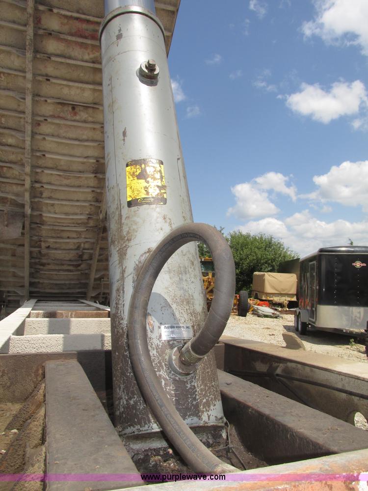 image for item F7470 1995 Borco end dump trailer