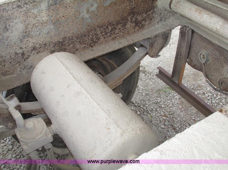 image for item F7470 1995 Borco end dump trailer