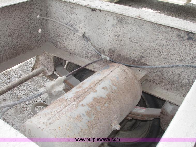 image for item F7470 1995 Borco end dump trailer