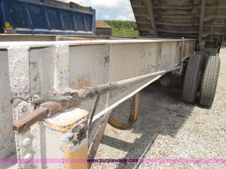 image for item F7470 1995 Borco end dump trailer