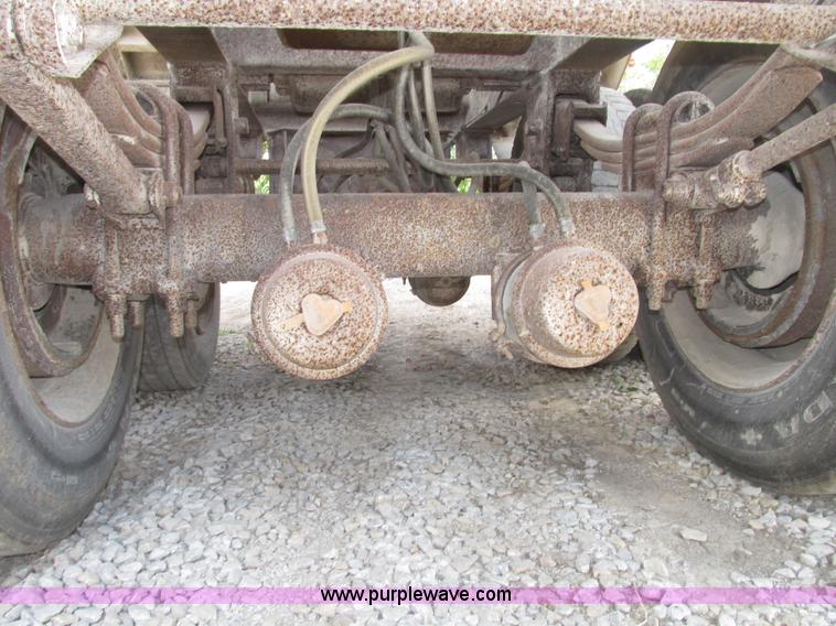 image for item F7470 1995 Borco end dump trailer