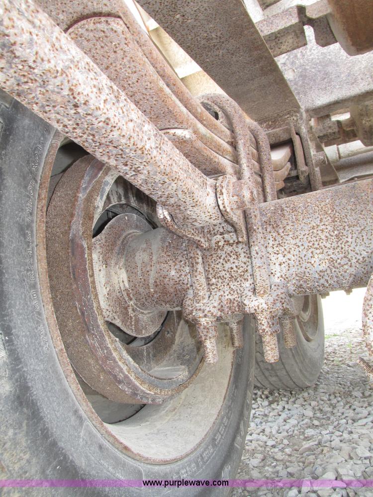 image for item F7470 1995 Borco end dump trailer