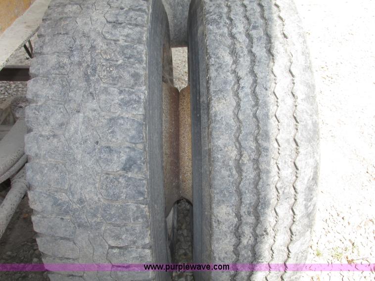 image for item F7470 1995 Borco end dump trailer