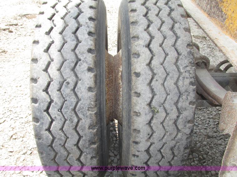 image for item F7470 1995 Borco end dump trailer