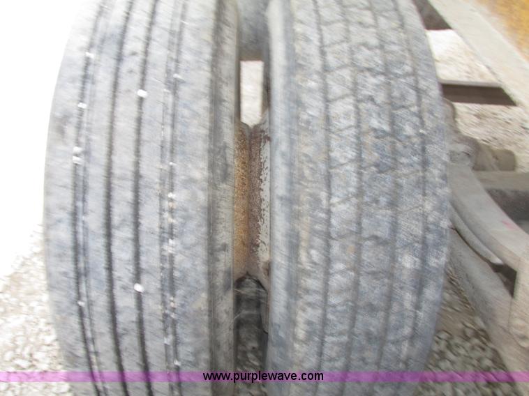 image for item F7470 1995 Borco end dump trailer