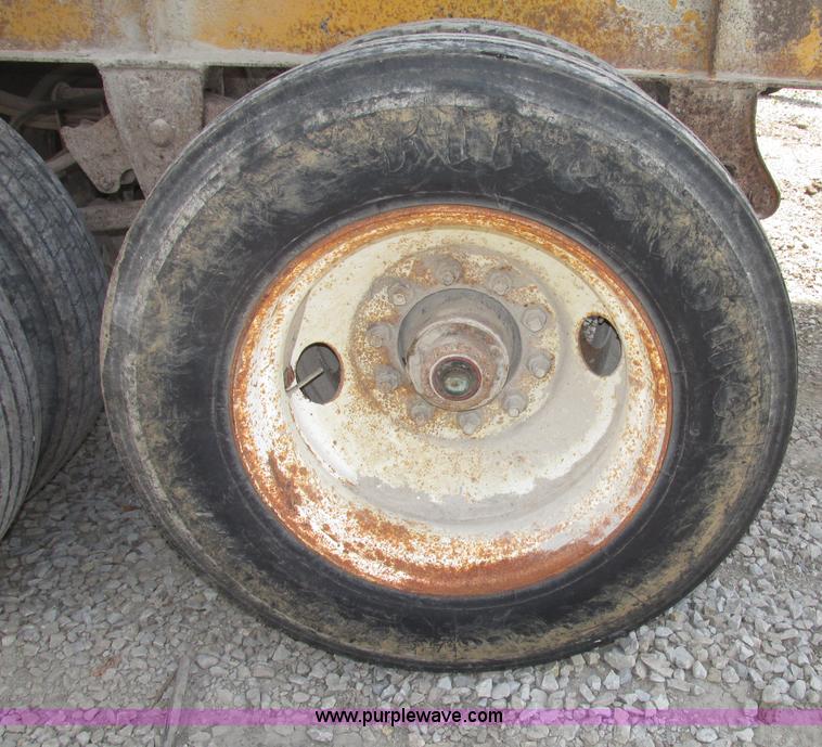 image for item F7470 1995 Borco end dump trailer