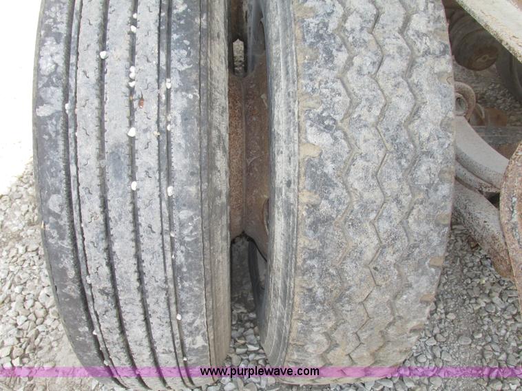 image for item F7470 1995 Borco end dump trailer