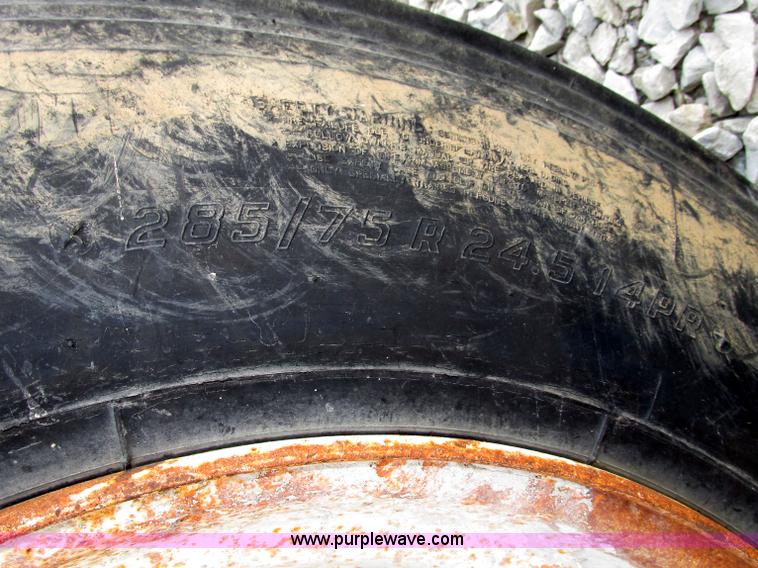 image for item F7470 1995 Borco end dump trailer