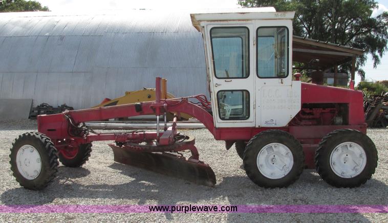 image for item F7471 1977 Fiat-Allis M65 rigid motor grader