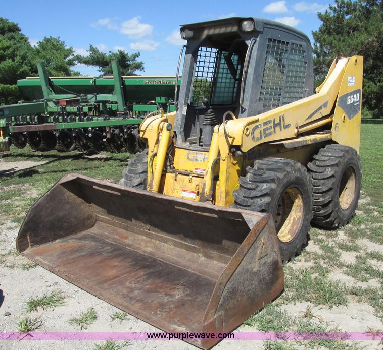 image for item F7494 2006 Gehl 6640E skid steer