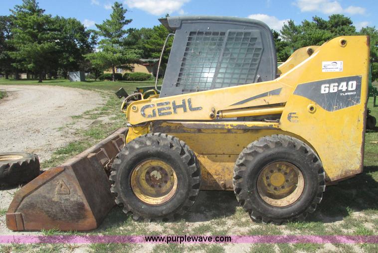 image for item F7494 2006 Gehl 6640E skid steer