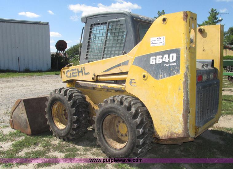 image for item F7494 2006 Gehl 6640E skid steer