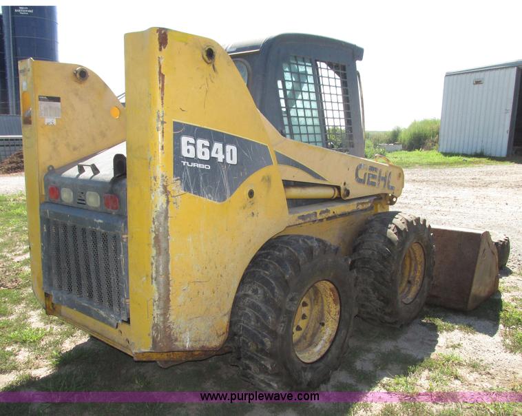 image for item F7494 2006 Gehl 6640E skid steer