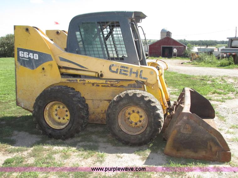 image for item F7494 2006 Gehl 6640E skid steer