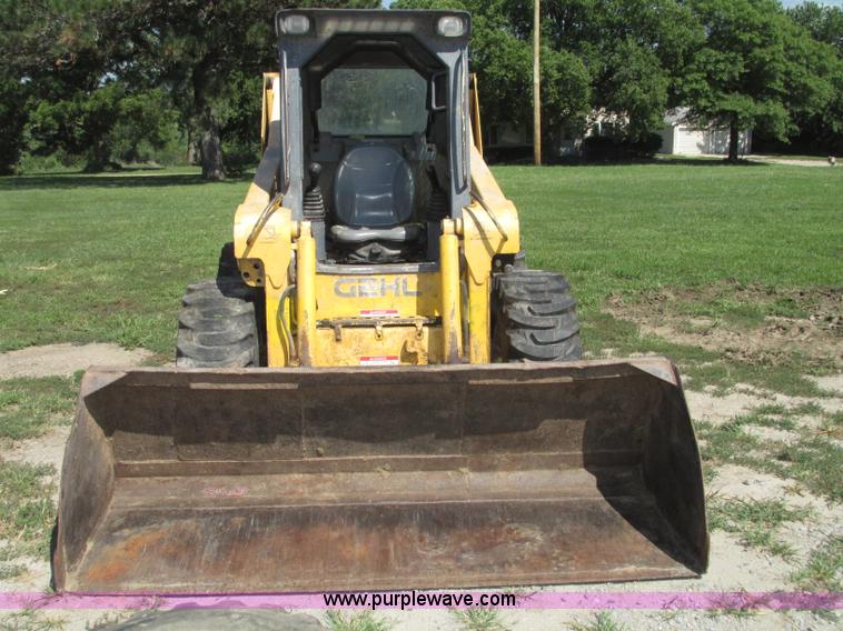 image for item F7494 2006 Gehl 6640E skid steer