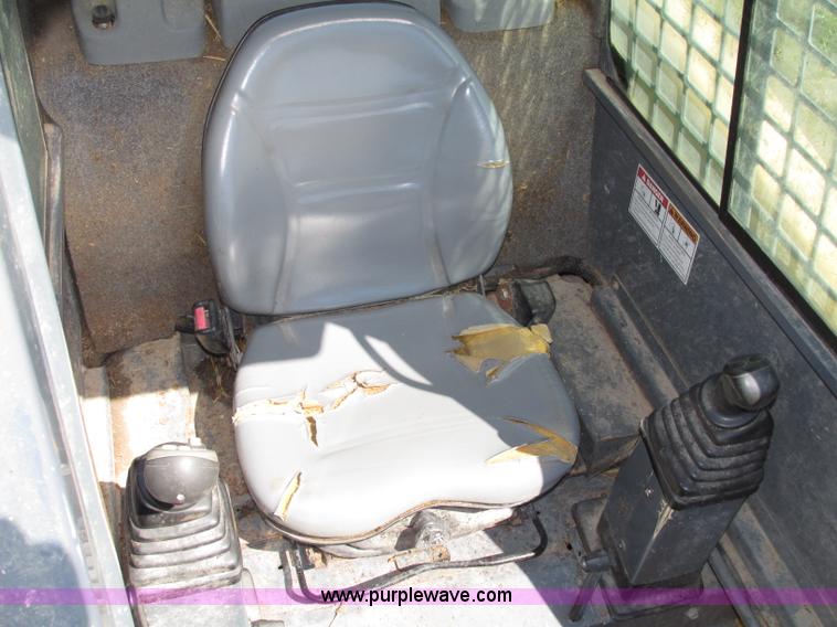 image for item F7494 2006 Gehl 6640E skid steer