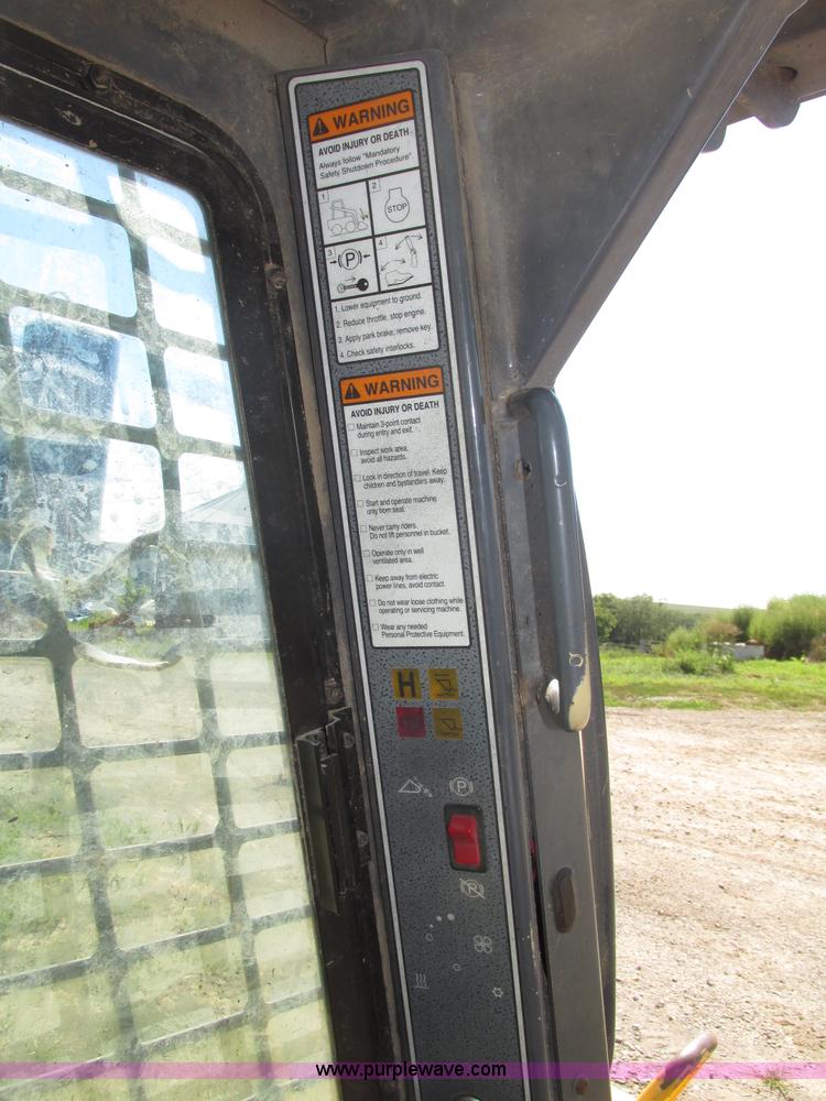 image for item F7494 2006 Gehl 6640E skid steer