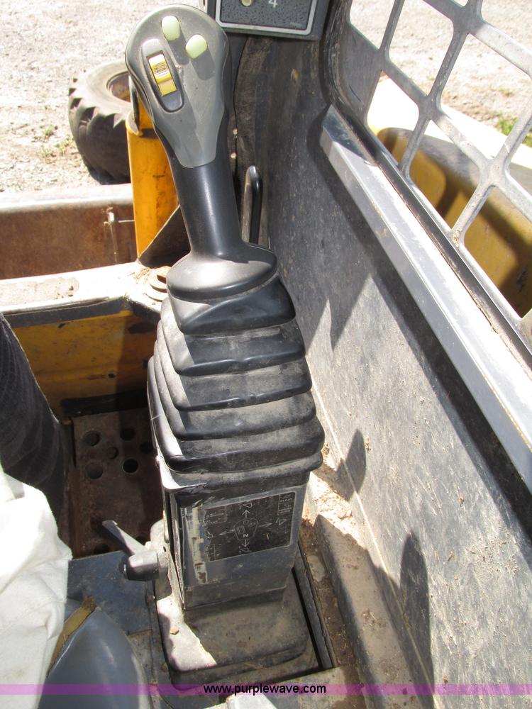 image for item F7494 2006 Gehl 6640E skid steer