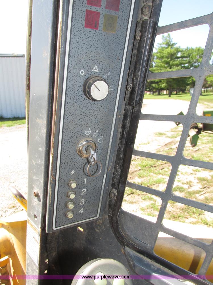 image for item F7494 2006 Gehl 6640E skid steer