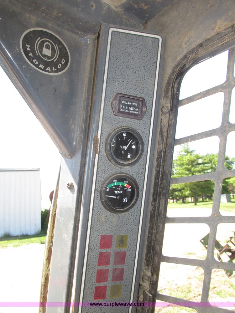 image for item F7494 2006 Gehl 6640E skid steer