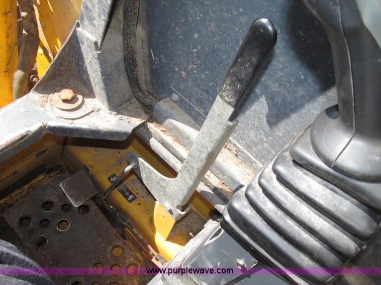 image for item F7494 2006 Gehl 6640E skid steer