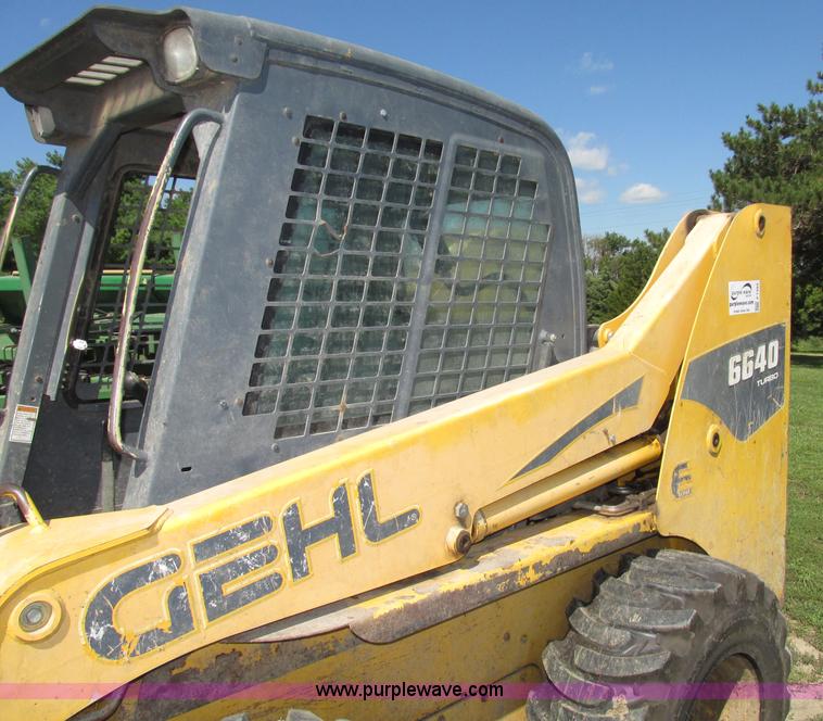 image for item F7494 2006 Gehl 6640E skid steer