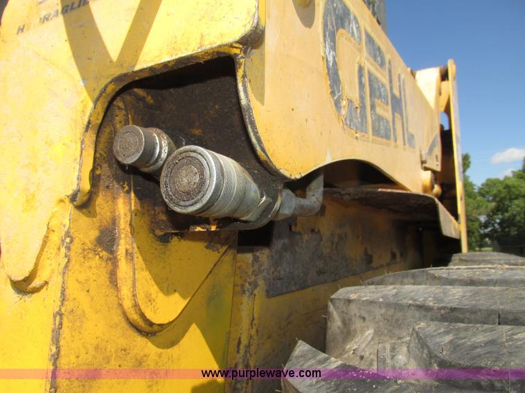 image for item F7494 2006 Gehl 6640E skid steer