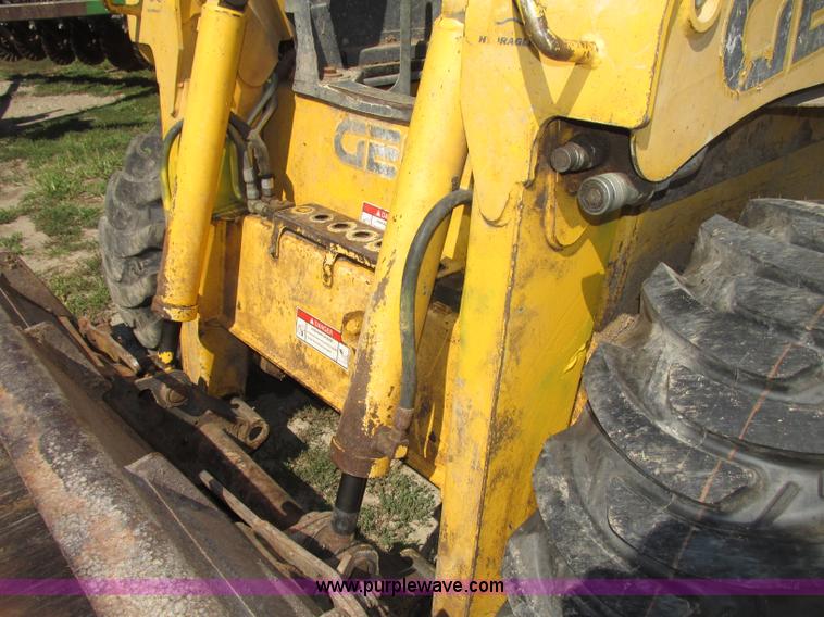 image for item F7494 2006 Gehl 6640E skid steer