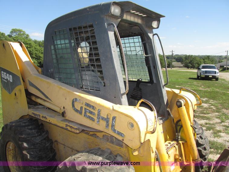 image for item F7494 2006 Gehl 6640E skid steer