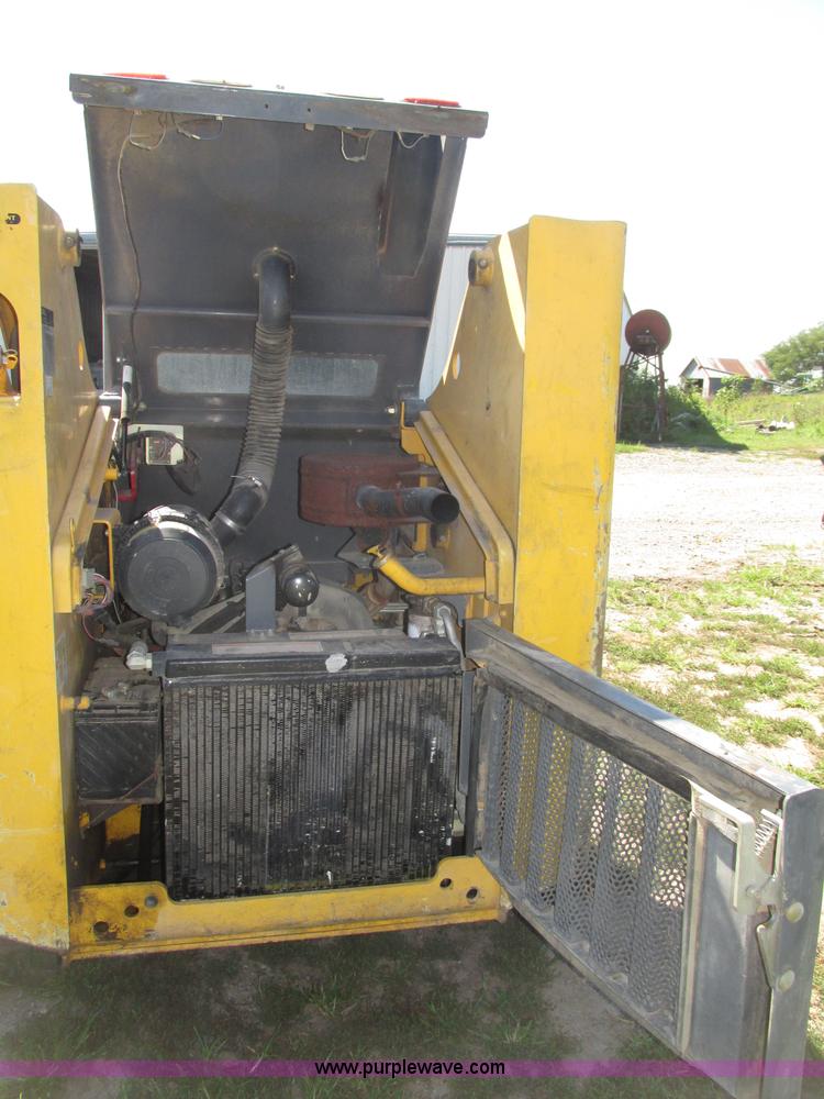 image for item F7494 2006 Gehl 6640E skid steer