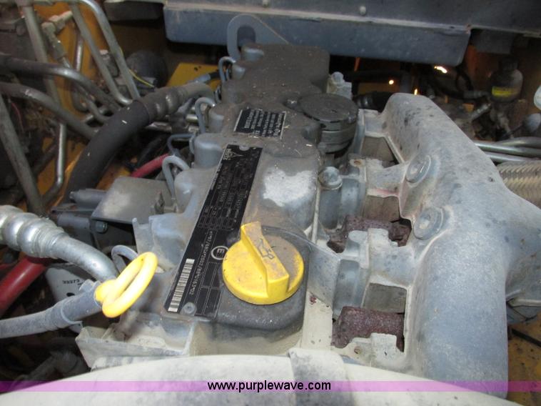 image for item F7494 2006 Gehl 6640E skid steer